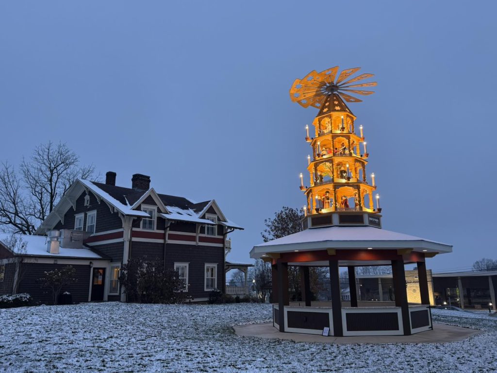 Ferdinand Christmas Pyramid